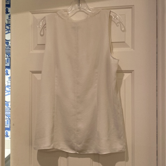 EUC- Banana Republic cream sleeveless blouse - Picture 2 of 5